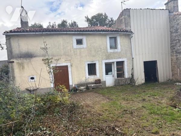 Commune de la CRECHE, coté NIORT, maison ancienne de 96 m² à rénover 