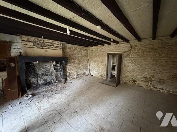 Commune de la CRECHE, coté NIORT, maison ancienne de 96 m² à rénover 