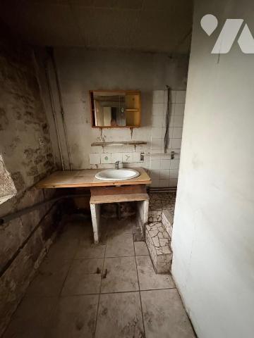 Commune de la CRECHE, coté NIORT, maison ancienne de 96 m² à rénover 