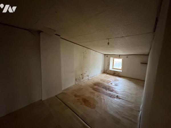 Commune de la CRECHE, coté NIORT, maison ancienne de 96 m² à rénover 