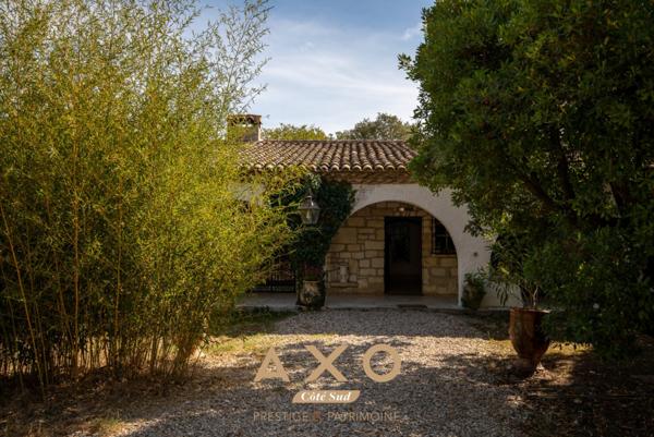 CASTELNAU-LE-LEZ  AUTHENTIQUE MAS DE PLAIN-PIED  248 m²  4 CHAMBRES  SUITE PARENTALE  PISCINE  TERRAIN 1 331 m²  FORAGE  2 044 000 