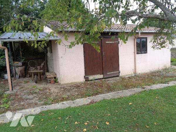 PAVILLON EN SORTIE DE BOURG