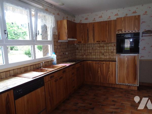 PAVILLON EN SORTIE DE BOURG