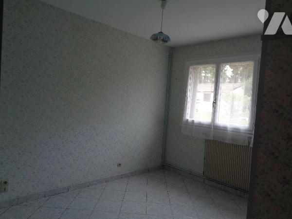 PAVILLON EN SORTIE DE BOURG