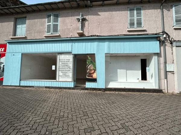 Local commercial 3 pièces T3 F3 69.7 m² à Firmi 13 PLACE DE L'HOTEL DE VILLE 12300 à louer