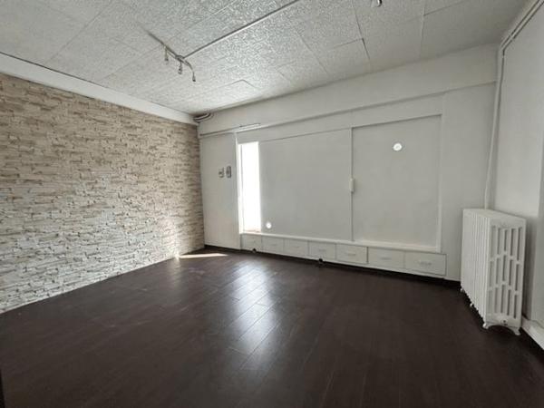 Local commercial 3 pièces T3 F3 69.7 m² à Firmi 13 PLACE DE L'HOTEL DE VILLE 12300 à louer