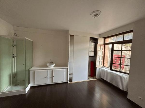 Local commercial 3 pièces T3 F3 69.7 m² à Firmi 13 PLACE DE L'HOTEL DE VILLE 12300 à louer