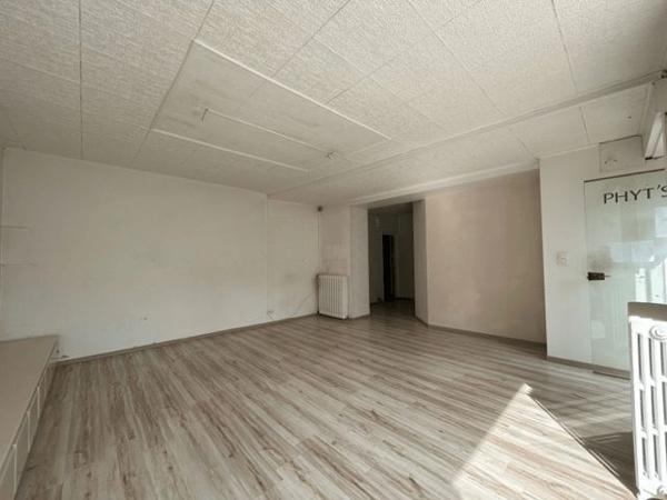 Local commercial 3 pièces T3 F3 69.7 m² à Firmi 13 PLACE DE L'HOTEL DE VILLE 12300 à louer