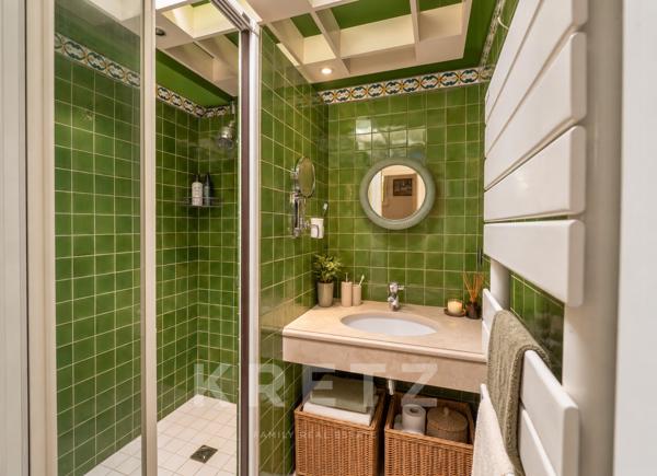 PROPRIÉTÉ D’ARCHITECTE ANNÉES 1950 AVEC VUE EXCEPTIONNELLE SUR LA TOUR MAGNE