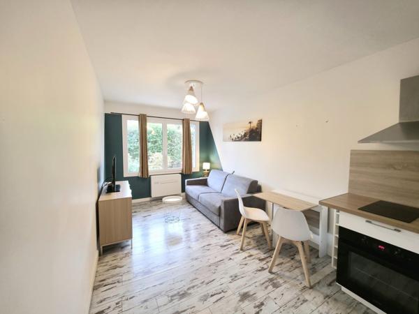 Mandelieu - Studio 22 m² au calme, DPE B, stationnement dans la résidence