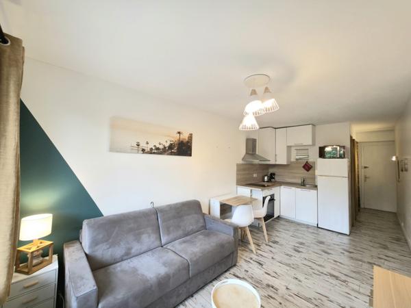 Mandelieu - Studio 22 m² au calme, DPE B, stationnement dans la résidence