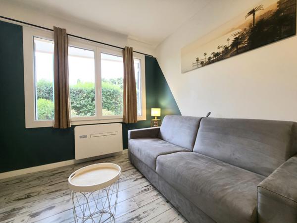 Mandelieu - Studio 22 m² au calme, DPE B, stationnement dans la résidence