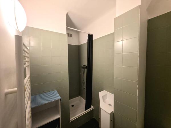 Mandelieu - Studio 22 m² au calme, DPE B, stationnement dans la résidence