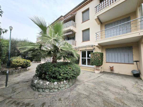 Mandelieu - Studio 22 m² au calme, DPE B, stationnement dans la résidence