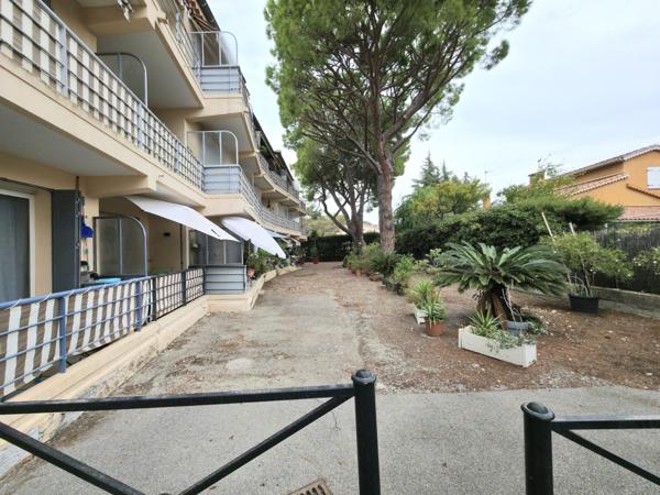 Mandelieu - Studio 22 m² au calme, DPE B, stationnement dans la résidence