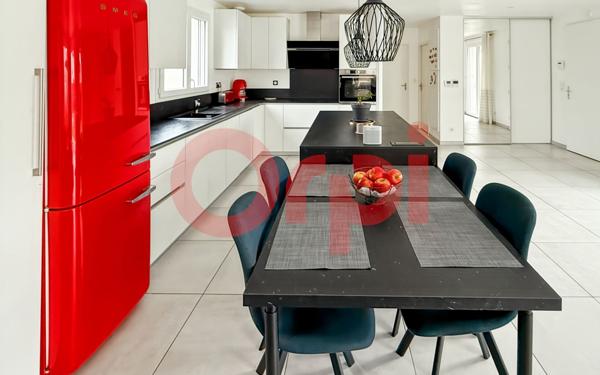 Maison à vendre    5 pièces • 140 m2 Saint-Priest