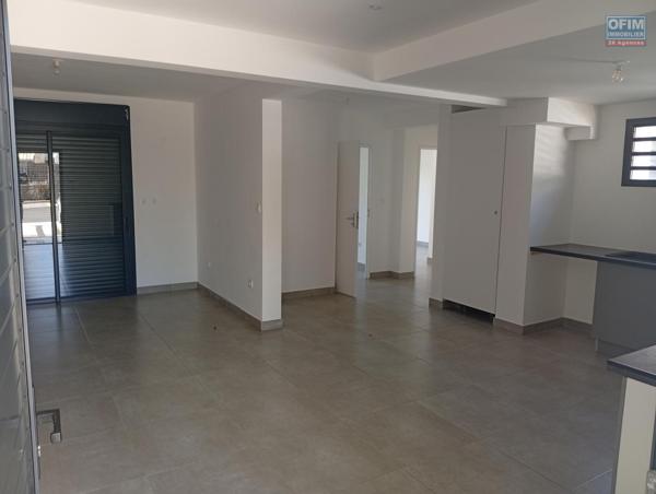 A LOUER APPARTEMENT F3 EN REZ DE JARDIN DE 79 M2 DE SURFACE DANS UNE RESIDENCE RECENTE A LA SALINE LES HAUTS