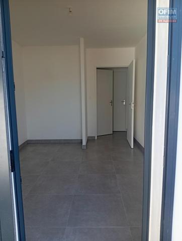 A LOUER APPARTEMENT F3 EN REZ DE JARDIN DE 79 M2 DE SURFACE DANS UNE RESIDENCE RECENTE A LA SALINE LES HAUTS