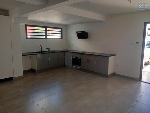 A LOUER APPARTEMENT F3 EN REZ DE JARDIN DE 79 M2 DE SURFACE DANS UNE RESIDENCE RECENTE A LA SALINE LES HAUTS