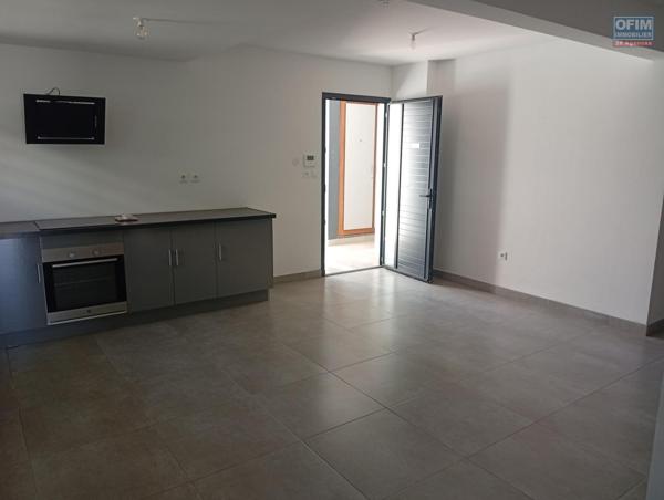 A LOUER APPARTEMENT F3 EN REZ DE JARDIN DE 79 M2 DE SURFACE DANS UNE RESIDENCE RECENTE A LA SALINE LES HAUTS