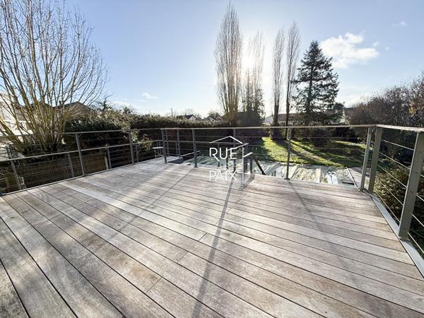 79200 PARTHENAY Charmante maison des années 50 avec piscine & jardin