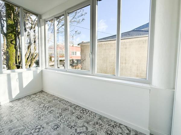 79200 PARTHENAY Charmante maison des années 50 avec piscine & jardin