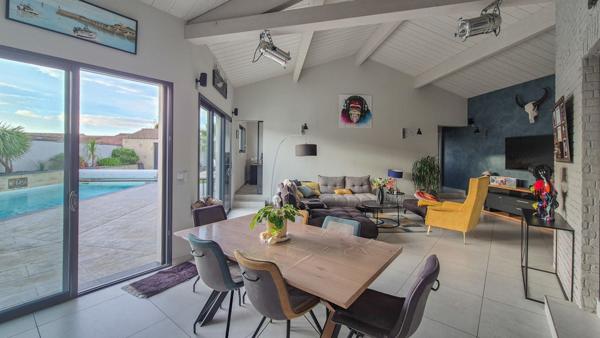 Maison Olonne sur Mer 144.64 m² 3 chambres jardin piscine garage 1 km YLIUM