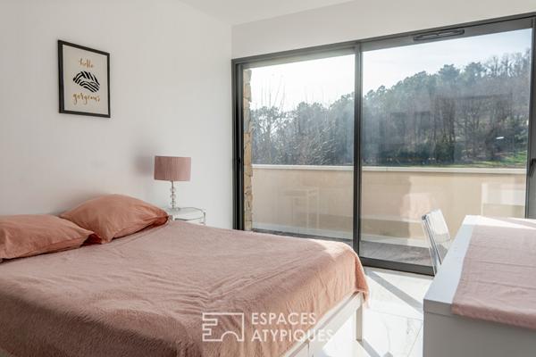 Élégance et lumière : superbe maison contemporaine avec piscine