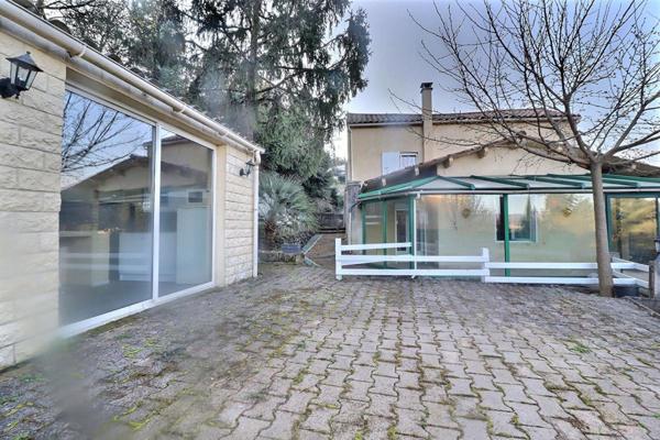 Aubenas maison de 1850 avec véranda sans vis à vis, 108 m²