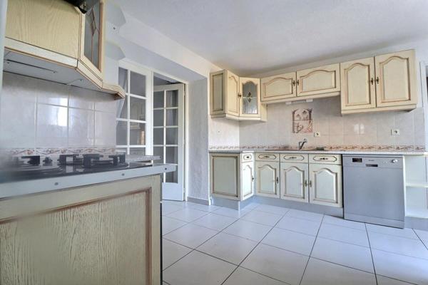 Aubenas maison de 1850 avec véranda sans vis à vis, 108 m²