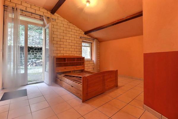 Aubenas maison de 1850 avec véranda sans vis à vis, 108 m²