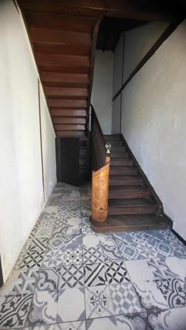 Maison ancienne à restaurer, grange en pierre et beau terrain