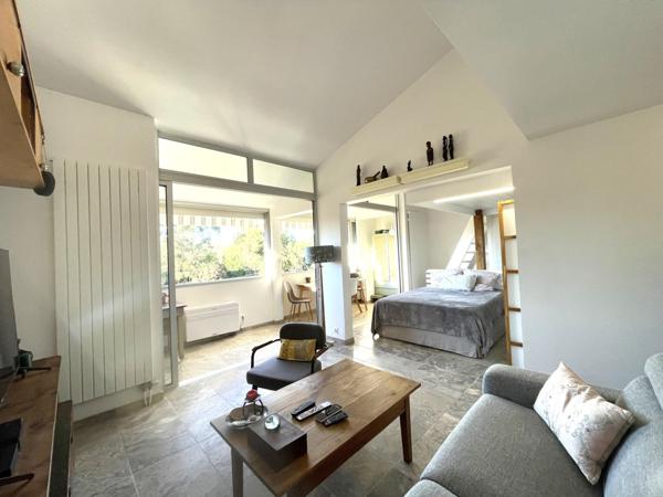 A 80m de la mer -dernier étage - lumineux - aucun vis à vis - 2/3 pièces - 57 m² Habitable