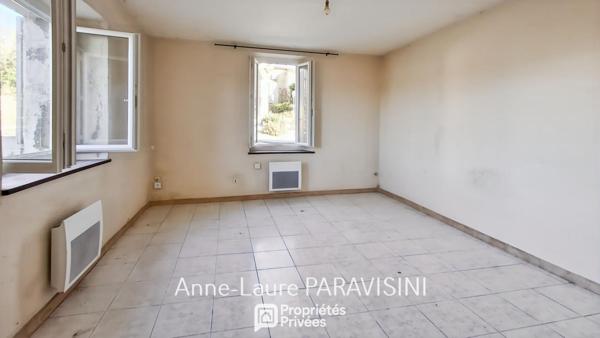 PEYRENS Maison 2 chambres, garage et remise