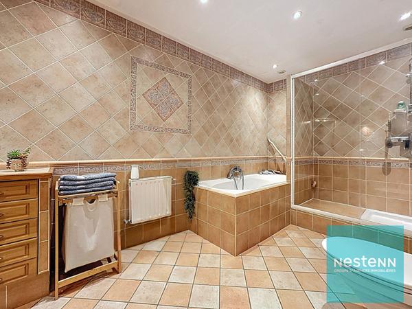 Maison disposant de beaux volumes avec 4 chambres à vendre à Cannes Écluse