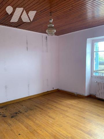 A VENDRE - A BEAUREGARD (46260 - LOT) : Ancienne boulangerie du village d'une superficie de 110...