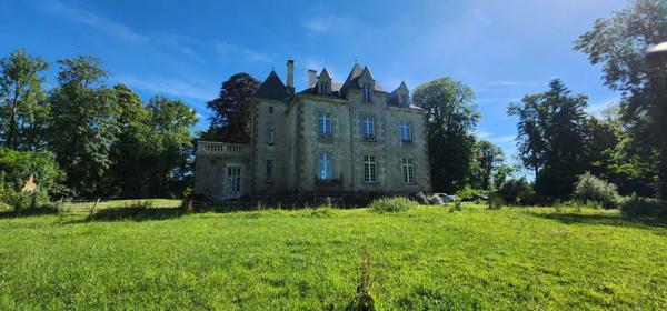 Château 10 pièces Proche de POUZAUGES (85)