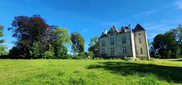 Château 10 pièces Proche de POUZAUGES (85)