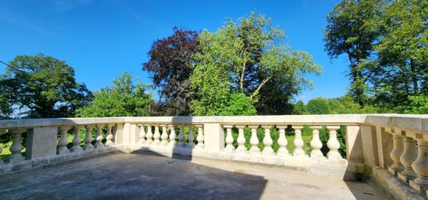 Château 10 pièces Proche de POUZAUGES (85)