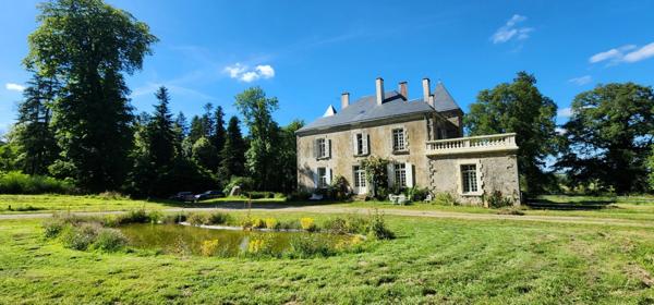 Château 10 pièces Proche de POUZAUGES (85)