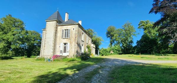 Château 10 pièces Proche de POUZAUGES (85)