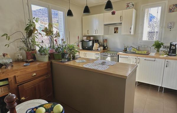 MAISON AVEC APPARTEMENT INDEPENDANT - ST JEAN EN ROYANS