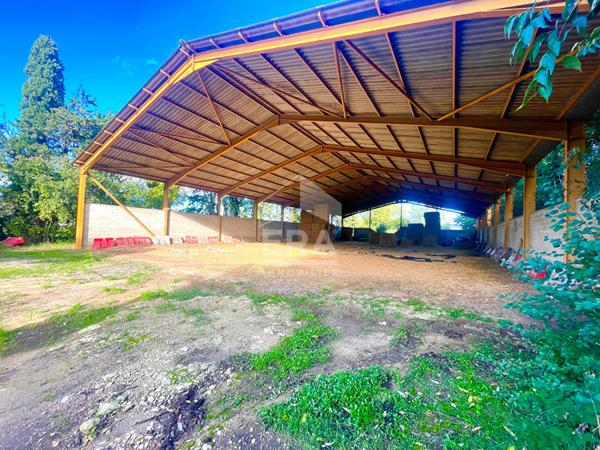 Carpentras, Hangar de 880 m² sur une parcelle de plus de 4 000 m²