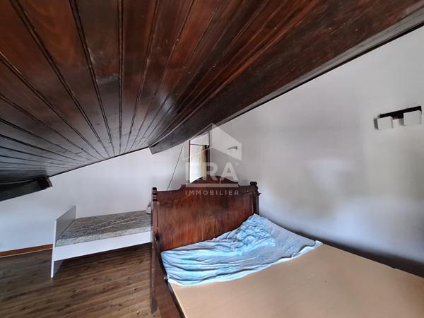 Maison individuelle 3 pièces avec grange proche Montpon. Ménestérol.