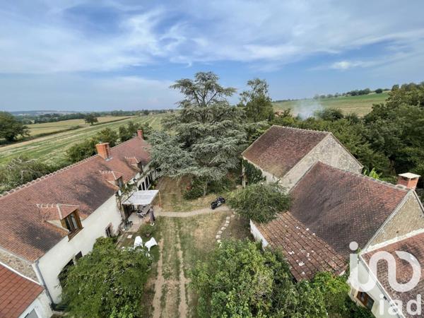 Longère 8 pièces de 310 m² à Saint-Pierre-les-Étieux (18210)