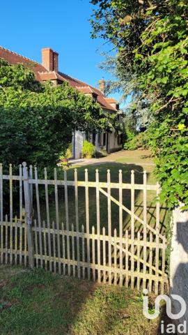 Longère 8 pièces de 310 m² à Saint-Pierre-les-Étieux (18210)