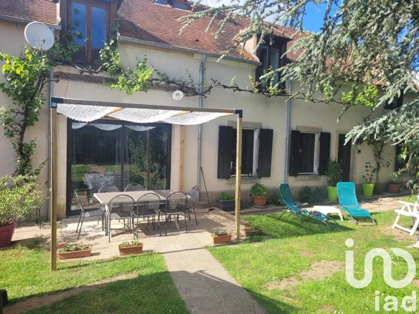 Longère 8 pièces de 310 m² à Saint-Pierre-les-Étieux (18210)