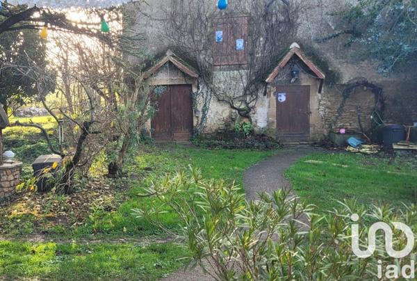 Longère 8 pièces de 310 m² à Saint-Pierre-les-Étieux (18210)