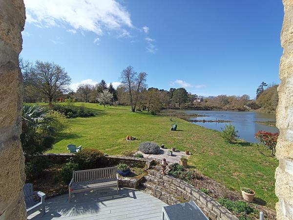 Maison de charme à Baden avec vue mer dégagée de 4 chambres et édifiée sur un terrain de plus d'1 hectare.