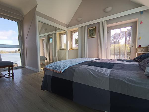 Maison de charme à Baden avec vue mer dégagée de 4 chambres et édifiée sur un terrain de plus d'1 hectare.